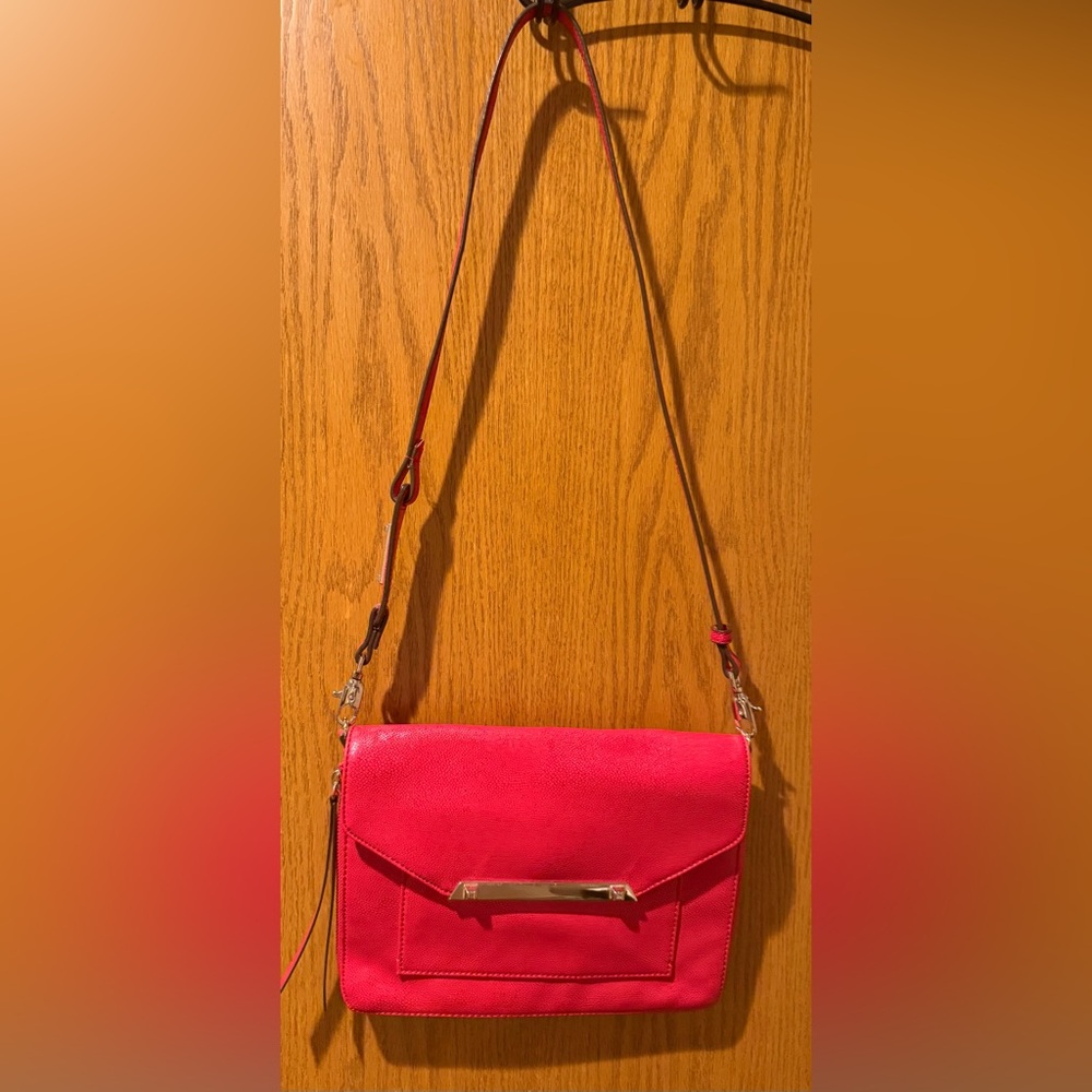 NWOT Stella & Dot Crossbody Bag in Red with Gold Accent & Expandable Zipper